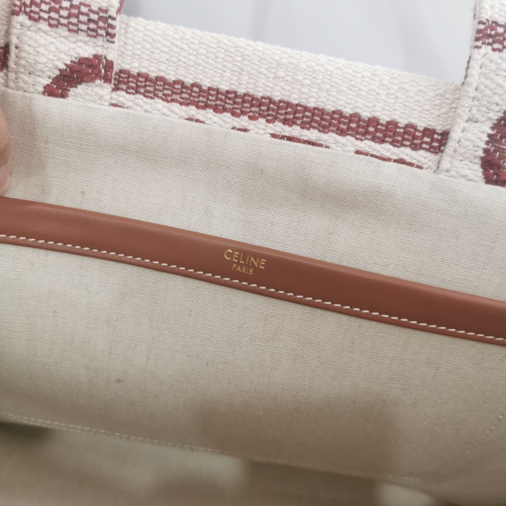 CELINE CABAS THAIS|New for fall, the all-over printed textile large Tote