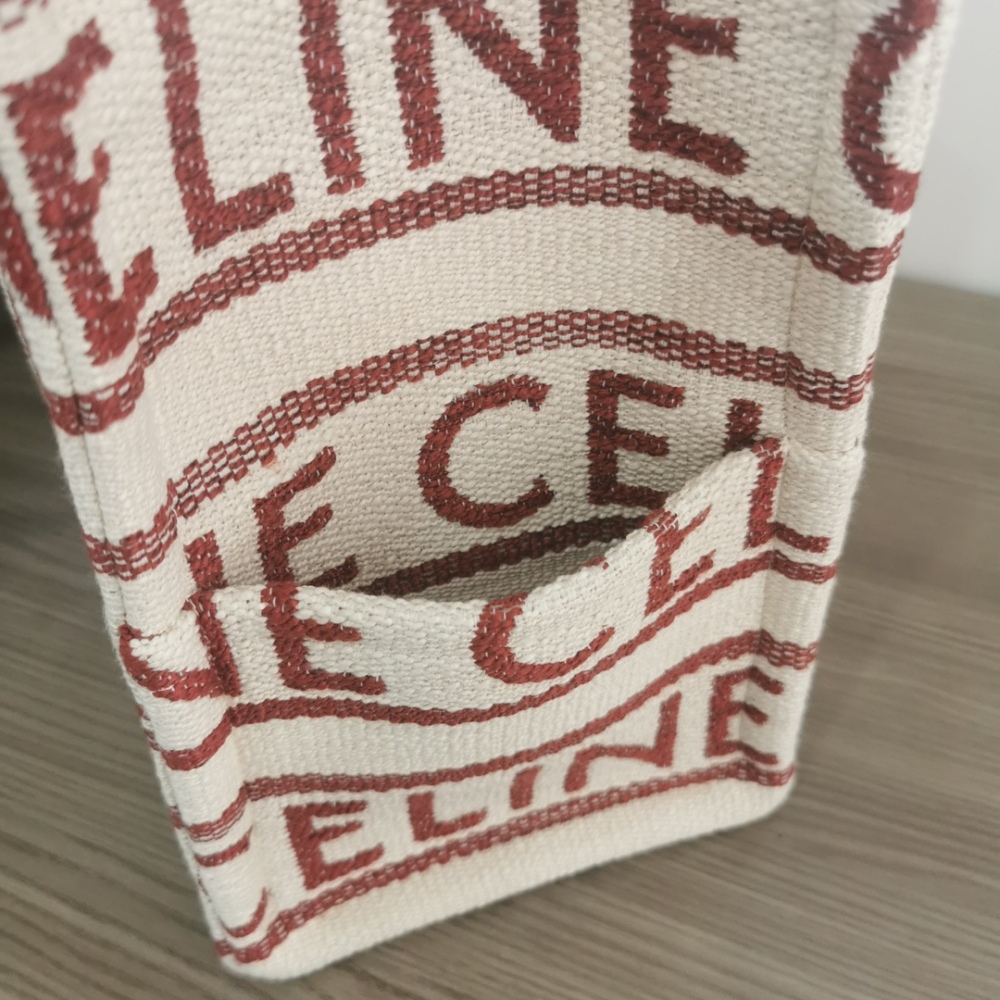 CELINE CABAS THAIS|New for fall, the all-over printed textile large Tote