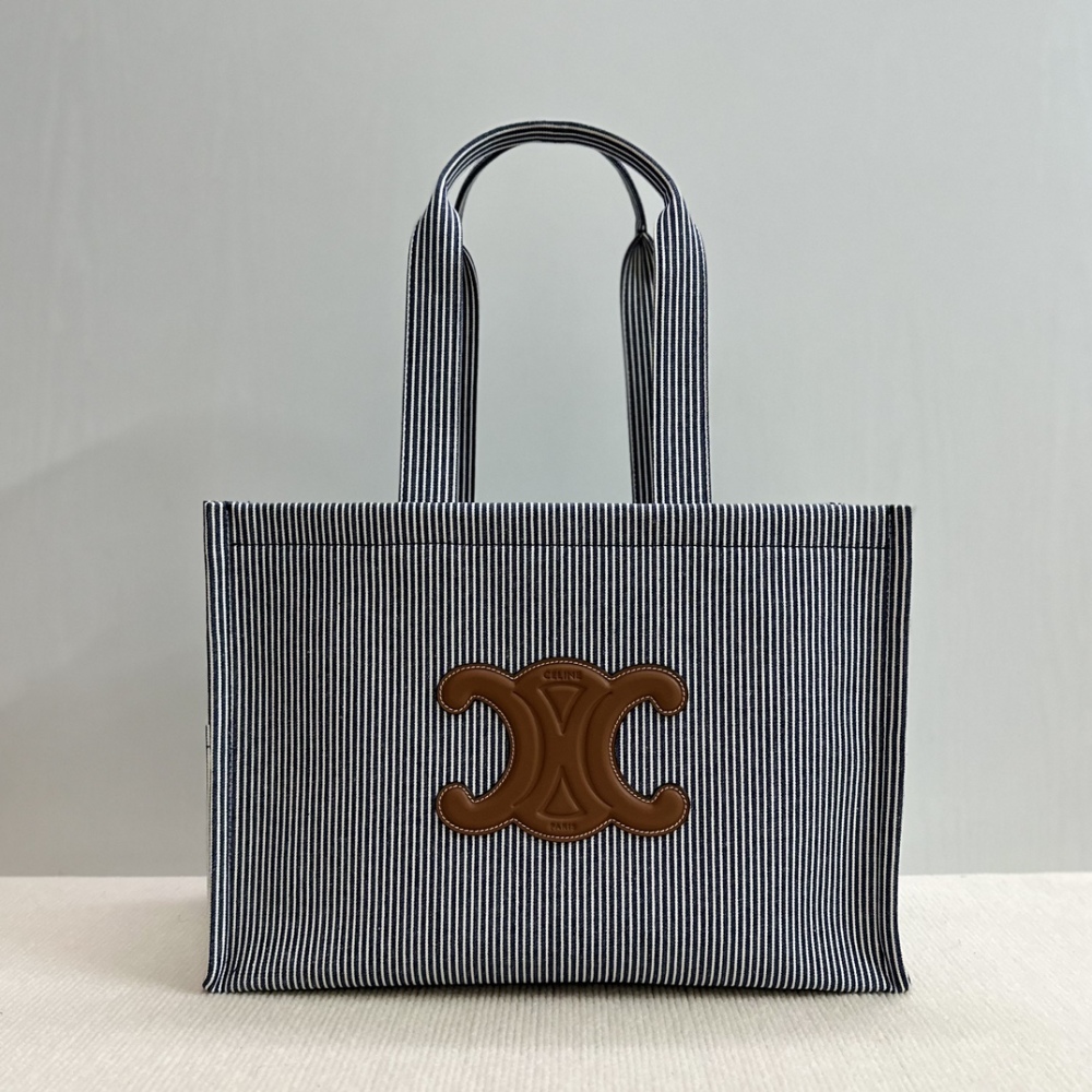 CELINE CABAS THAIS|New for fall, the all-over printed textile large Tote