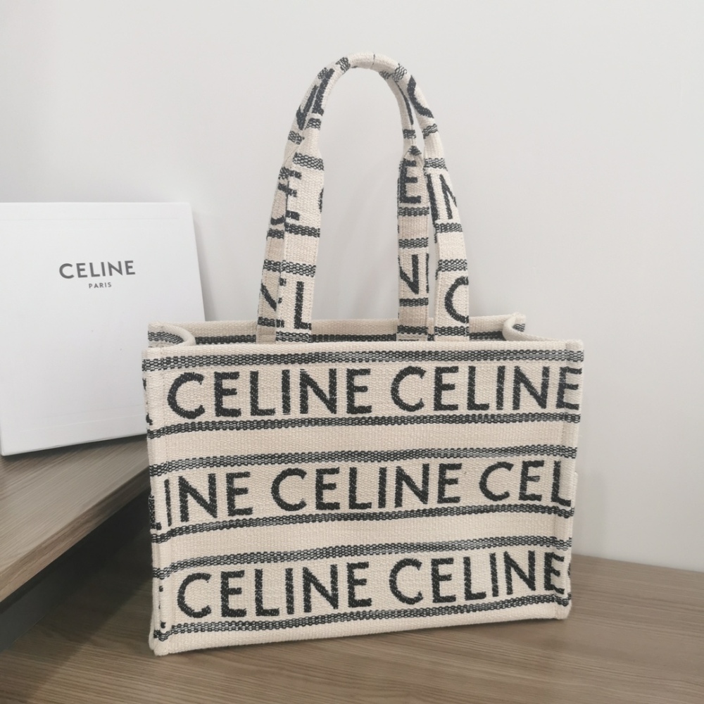 CELINE CABAS THAIS|New for fall, the all-over printed textile large Tote