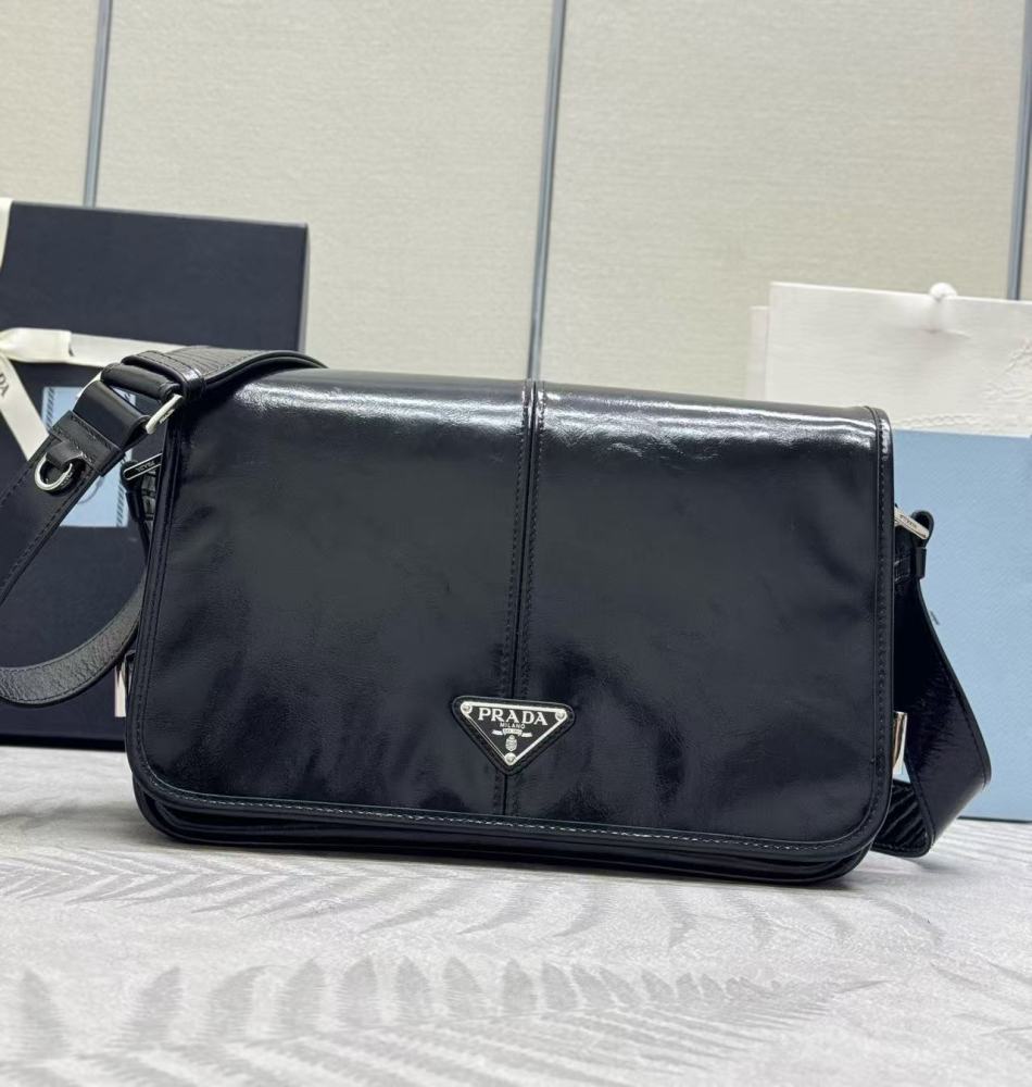 Prada new waxy leather 🎉 messenger bag