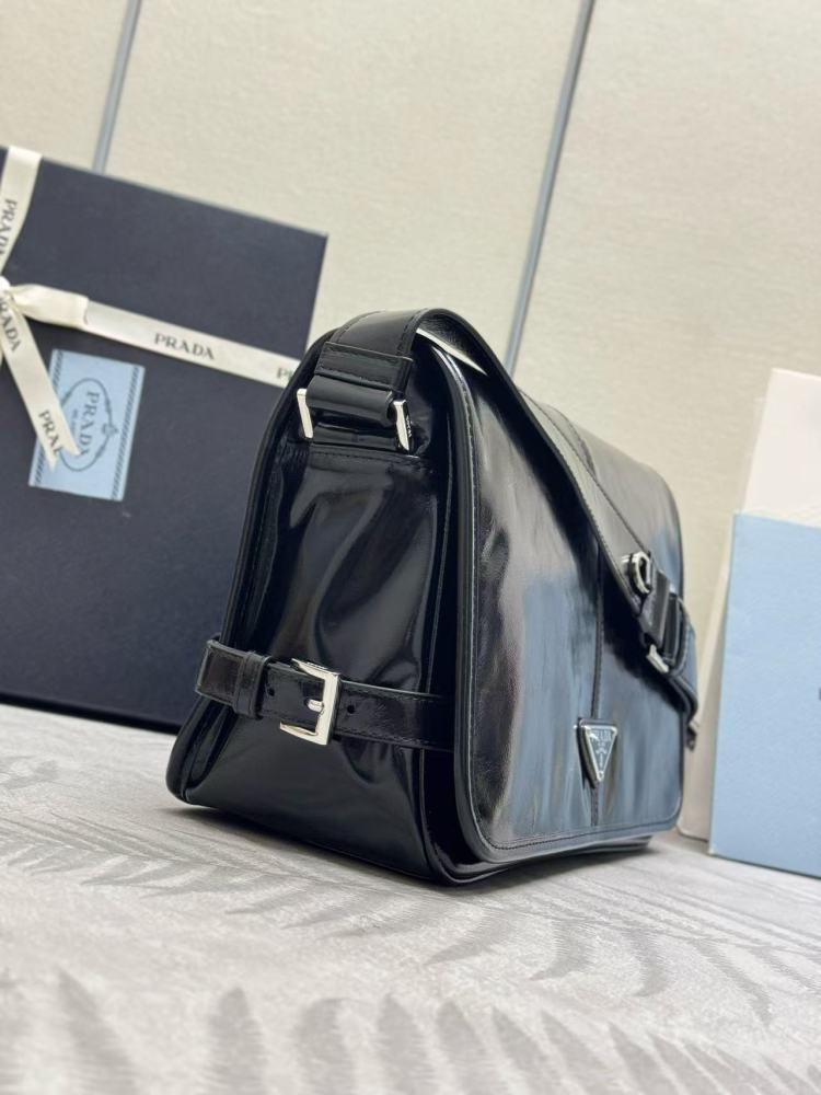 Prada new waxy leather 🎉 messenger bag