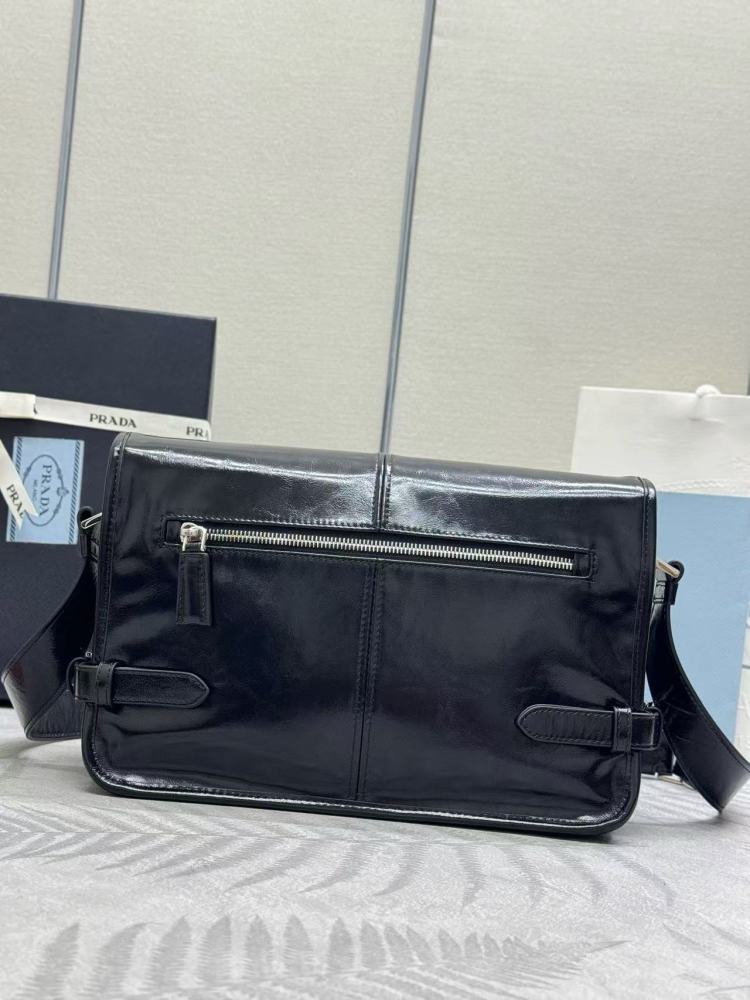 Prada new waxy leather 🎉 messenger bag