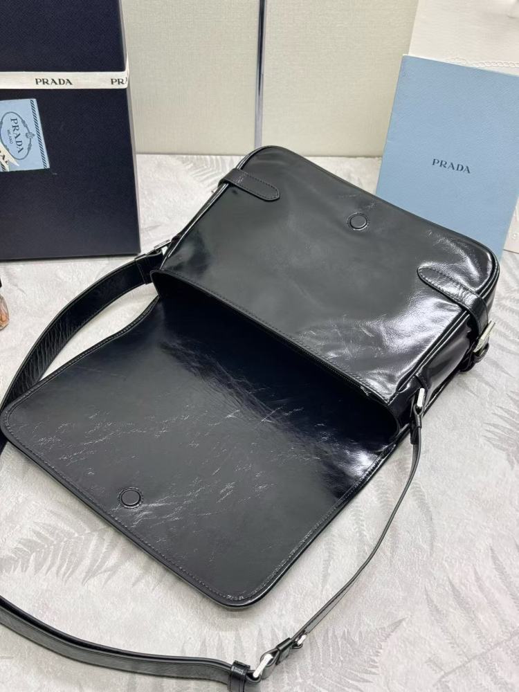 Prada new waxy leather 🎉 messenger bag