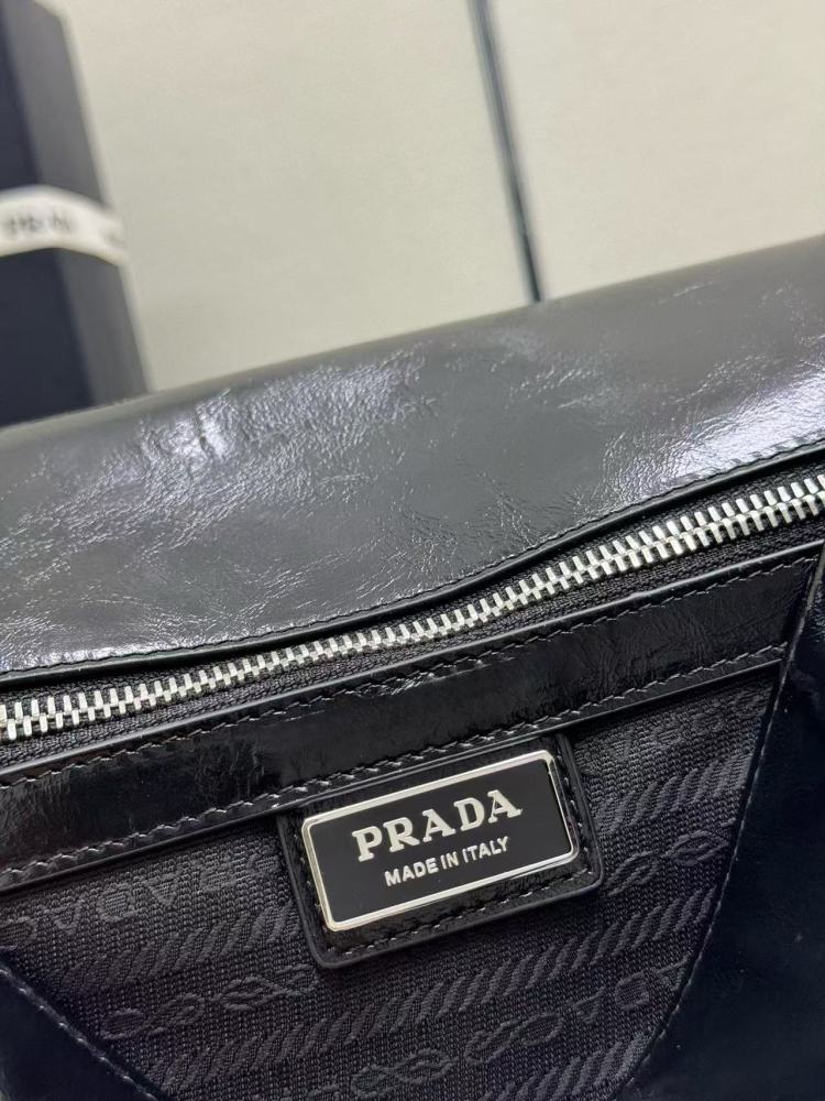 Prada new waxy leather 🎉 messenger bag