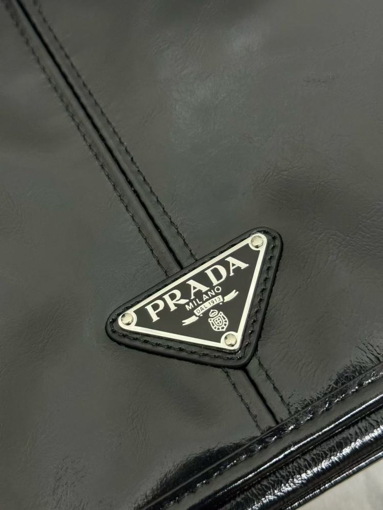 Prada new waxy leather 🎉 messenger bag