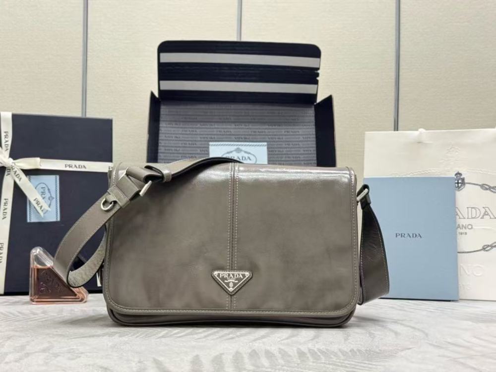 Prada new waxy leather 🎉 messenger bag
