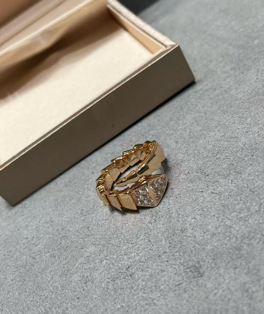 bvlgari narrow version of the single bezel head and tail diamond snake ring