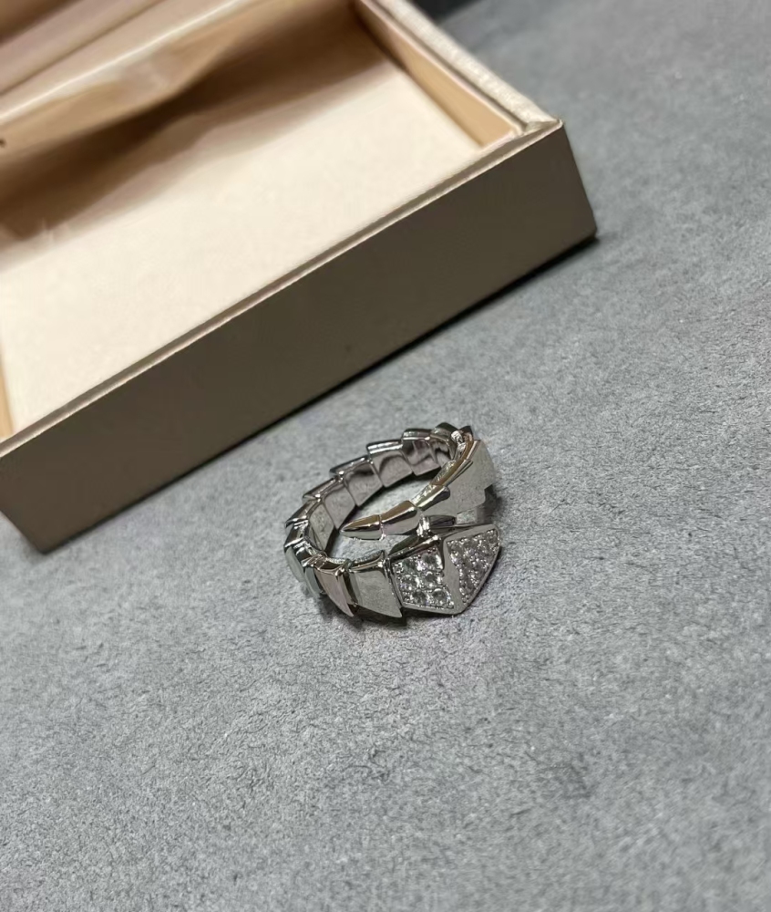 bvlgari narrow version of the single bezel head and tail diamond snake ring