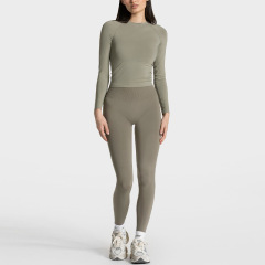 Long sleeves + trousers grass green