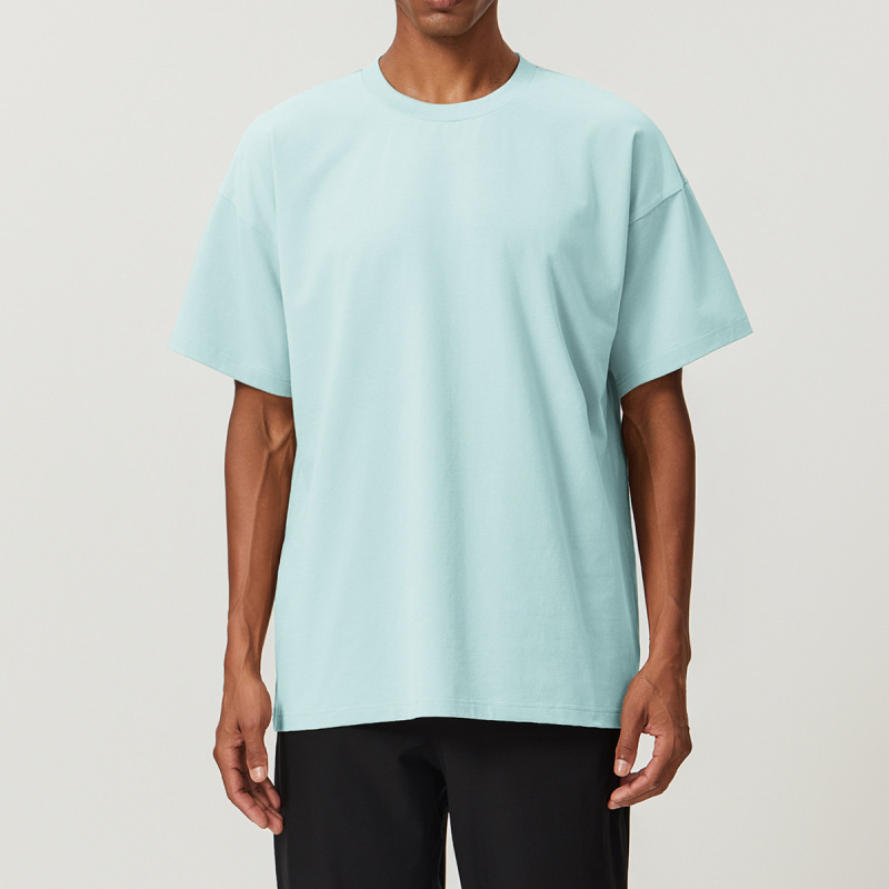 Soft cotton, absorbent, breathable, and gentle on the skin. Loose fit, casual and comfortable, perfect for men's fitness.