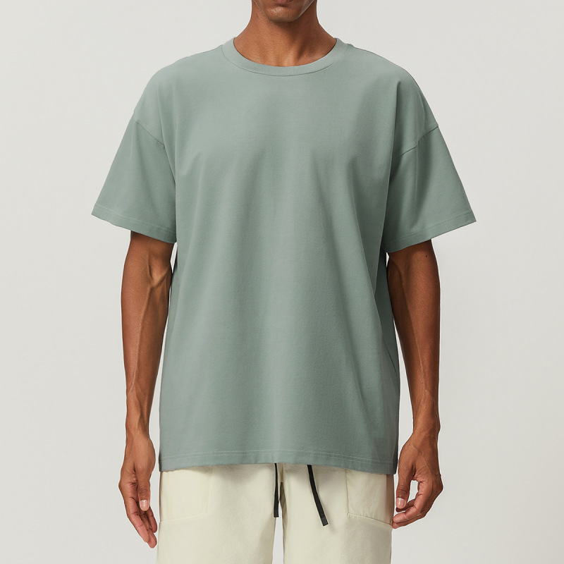 Soft cotton, absorbent, breathable, and gentle on the skin. Loose fit, casual and comfortable, perfect for men's fitness.