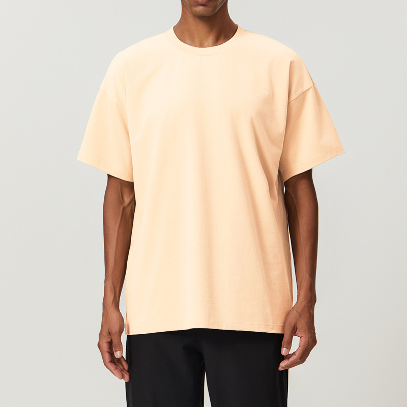 Soft cotton, absorbent, breathable, and gentle on the skin. Loose fit, casual and comfortable, perfect for men's fitness.