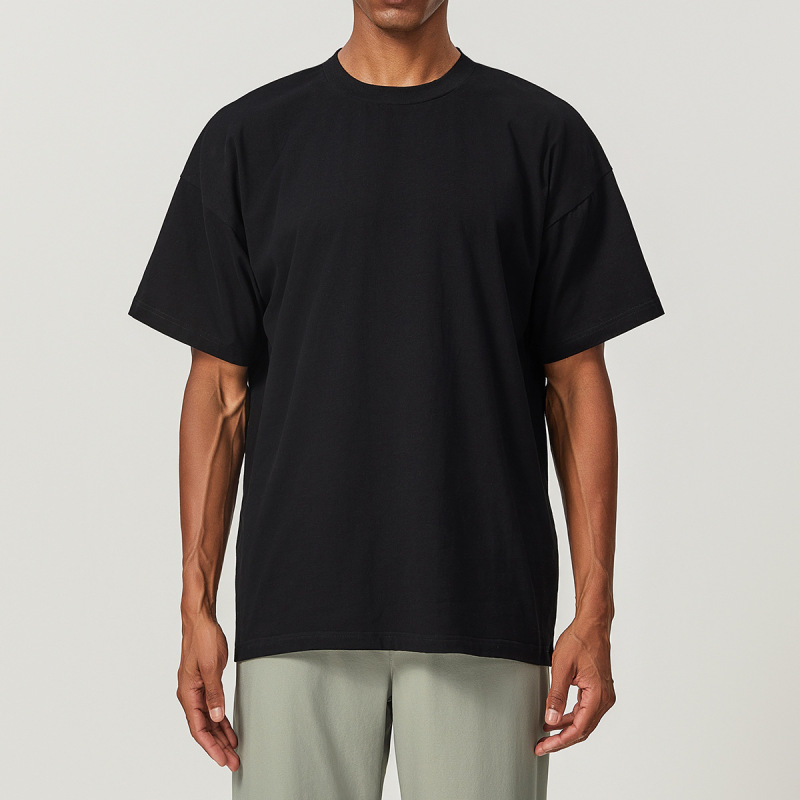 Soft cotton, absorbent, breathable, and gentle on the skin. Loose fit, casual and comfortable, perfect for men's fitness.
