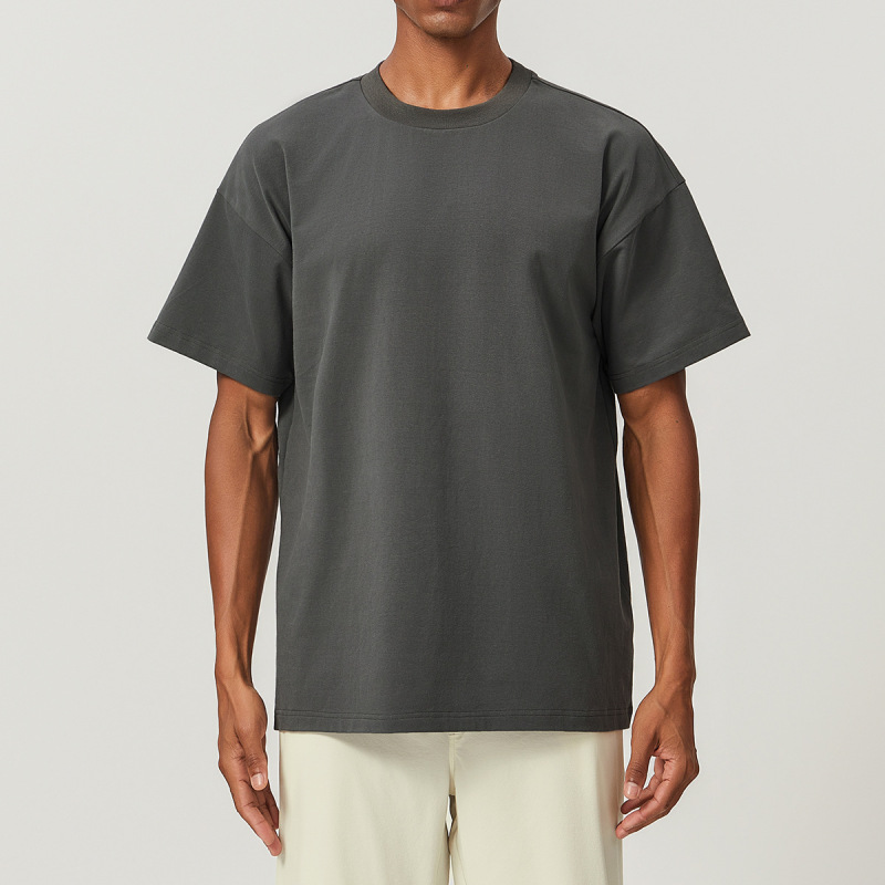 Soft cotton, absorbent, breathable, and gentle on the skin. Loose fit, casual and comfortable, perfect for men's fitness.