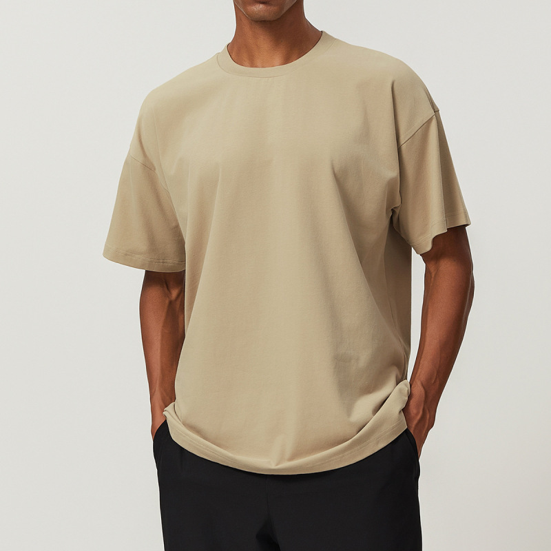 Soft cotton, absorbent, breathable, and gentle on the skin. Loose fit, casual and comfortable, perfect for men's fitness.