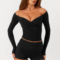Long-sleeved black