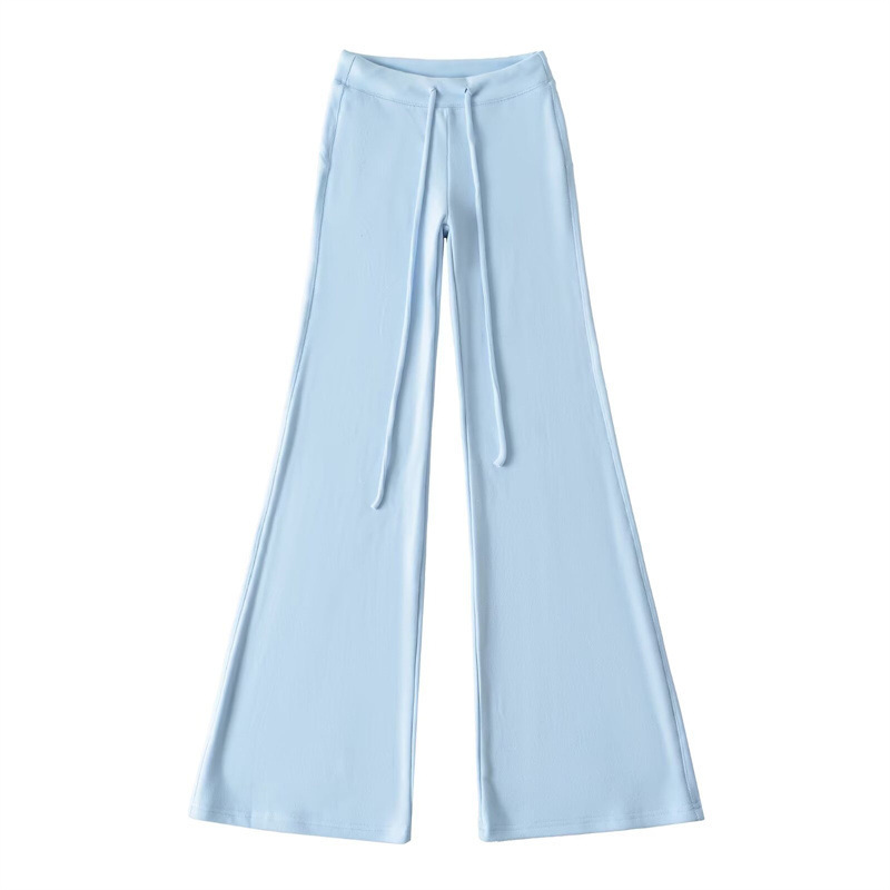 Tall, slim-fit sports two-piece set, flattering stand-up collar zip-up denim cardigan top with flared trousers, women's style.