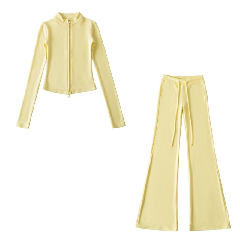 Tall, slim-fit sports two-piece set, flattering stand-up collar zip-up denim cardigan top with flared trousers, women's style.