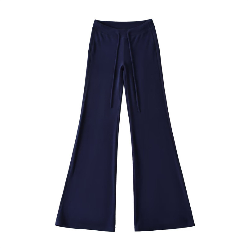Tall, slim-fit sports two-piece set, flattering stand-up collar zip-up denim cardigan top with flared trousers, women's style.