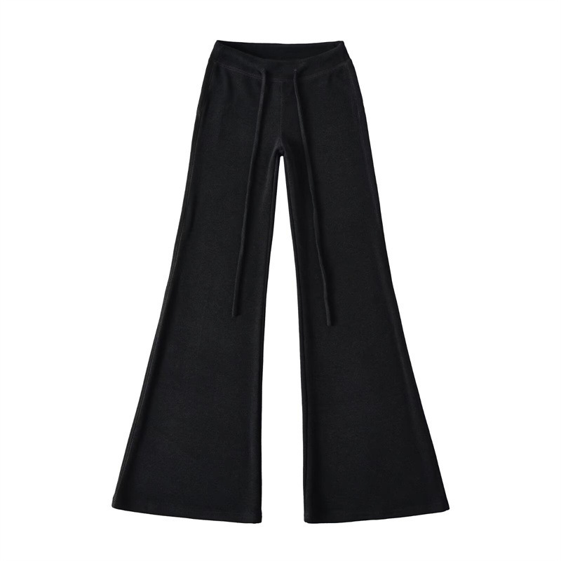 Tall, slim-fit sports two-piece set, flattering stand-up collar zip-up denim cardigan top with flared trousers, women's style.