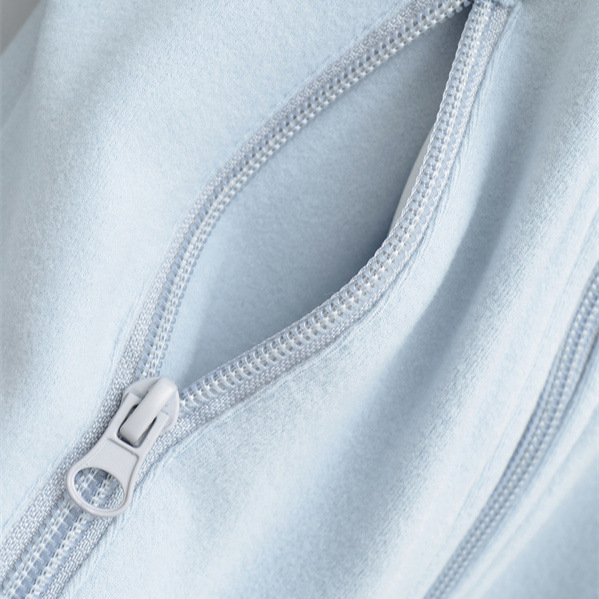 Relaxed-fit sportswear set, stand-up collar, slim-fit long-sleeved zip-up sweatshirt, drawstring flared sweatpants, women's trousers.