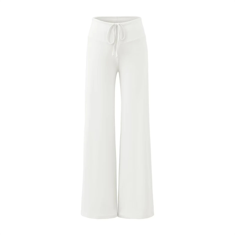 Inner Set with Chest Pad and Strap + Drapey Straight-Leg Casual Pants + Outer Set with Slightly Sheer Blouse for a Relaxed Feel Three-Piece Set
