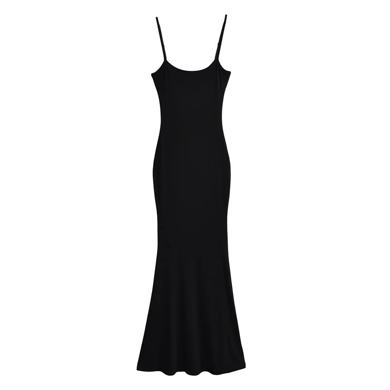Pure and alluring off-shoulder halter dress for women, retro style, slimming and figure-hugging fishtail skirt.
