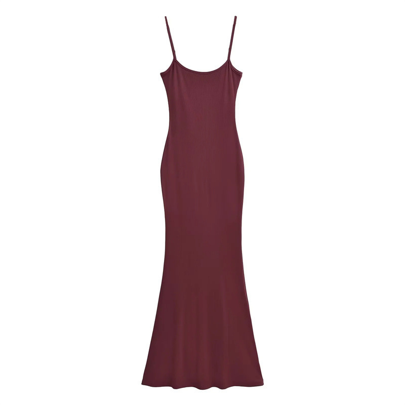 Pure and alluring off-shoulder halter dress for women, retro style, slimming and figure-hugging fishtail skirt.