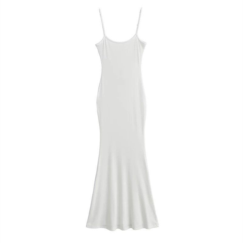 Pure and alluring off-shoulder halter dress for women, retro style, slimming and figure-hugging fishtail skirt.
