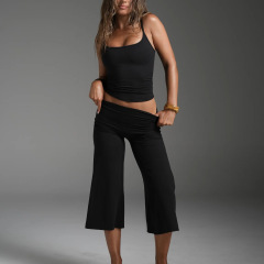 Yy397 black top + cropped wide-leg pants