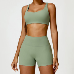 Bra + shorts basil green