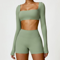 Long sleeves + shorts basil green