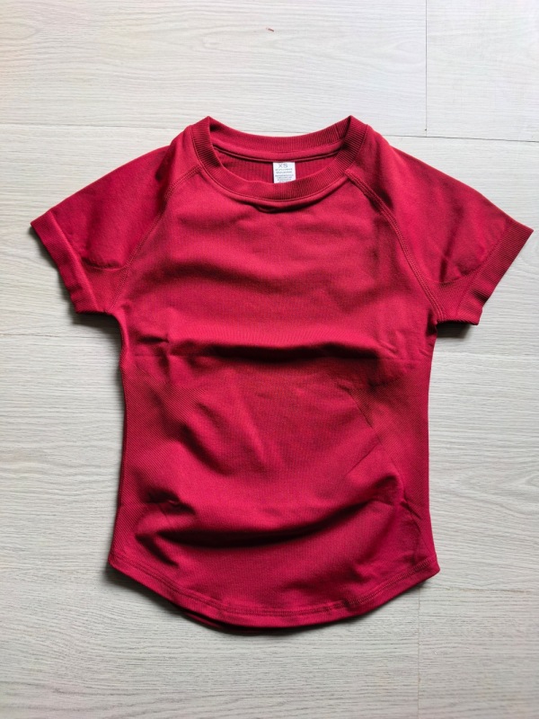 Amazon Fully Matte Nylon High Elastic Moisture Wicking Tight Seamless Short-Sleeved Fitness T-Shirt with Hip Length Short Sleeves