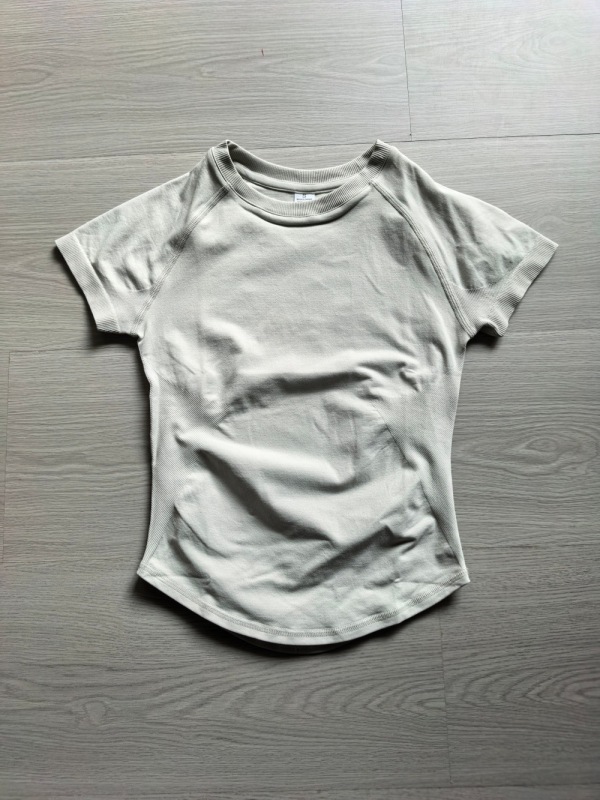 Amazon Fully Matte Nylon High Elastic Moisture Wicking Tight Seamless Short-Sleeved Fitness T-Shirt with Hip Length Short Sleeves