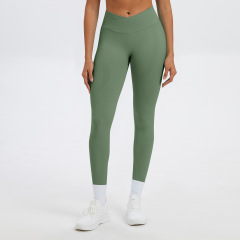 Tight-fitting long pants in willow green