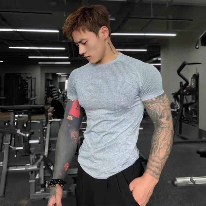 Seamless quick-drying men's T-shirt for summer outdoor sports, sweat-wicking, breathable, round neck, gym, running, tapered cuffs, short sleeves