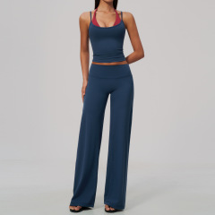 2585 vest + 2585-1 wide-leg pants — a striking clash of light blue and red.