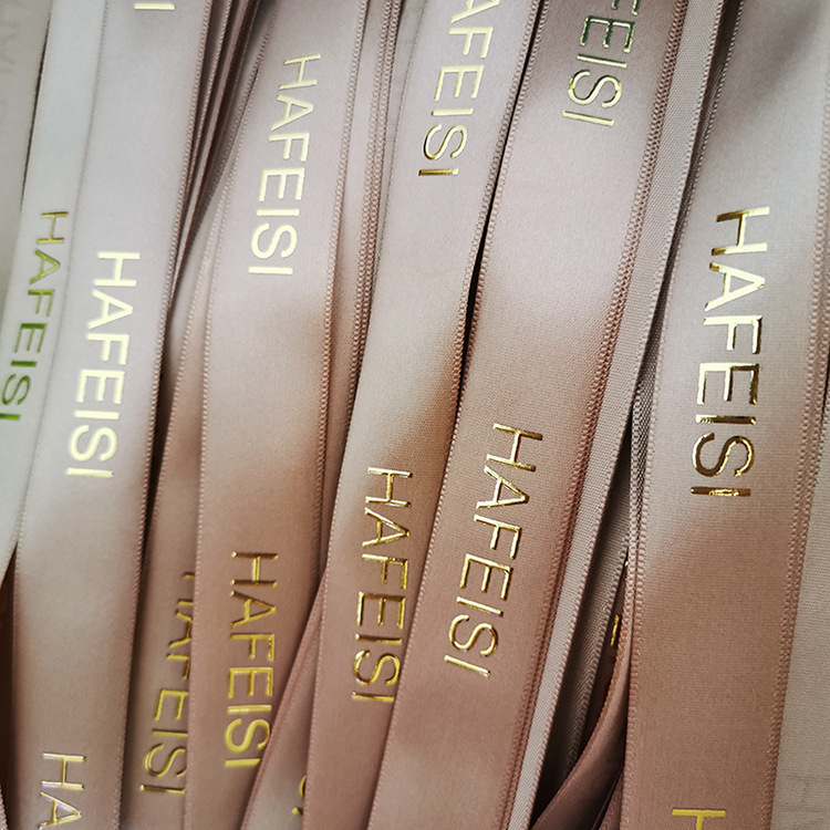 Custom-made ribbons with printed logos, 3D embossed lettering, hot stamping, gold and silver lettering, creative and high-quality ribbon manufacturer.