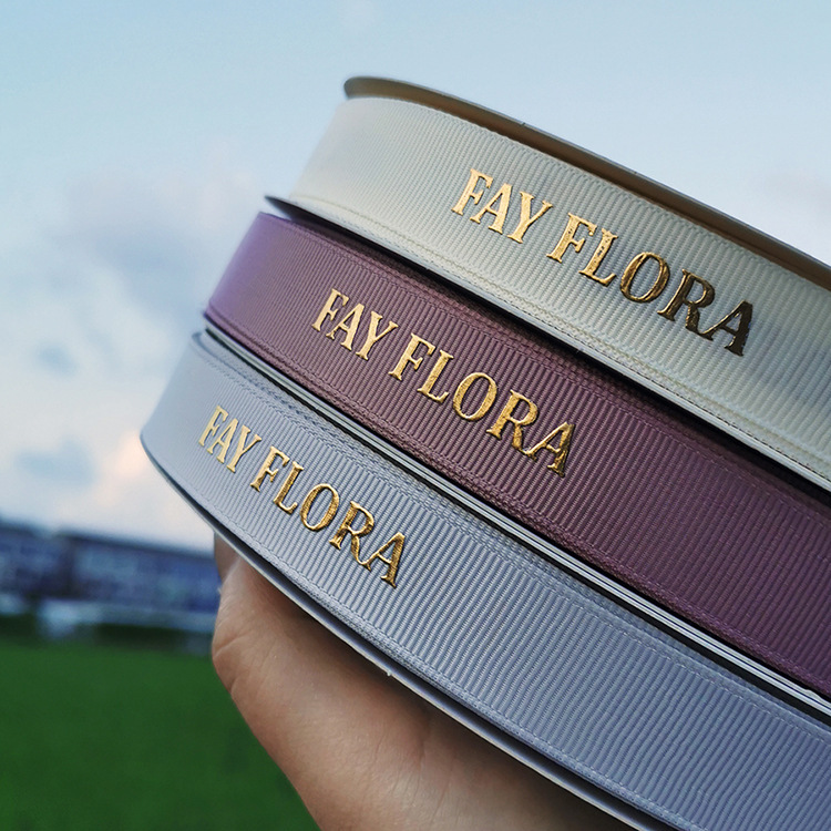 Custom-made ribbons with printed logos, 3D embossed lettering, hot stamping, gold and silver lettering, creative and high-quality ribbon manufacturer.