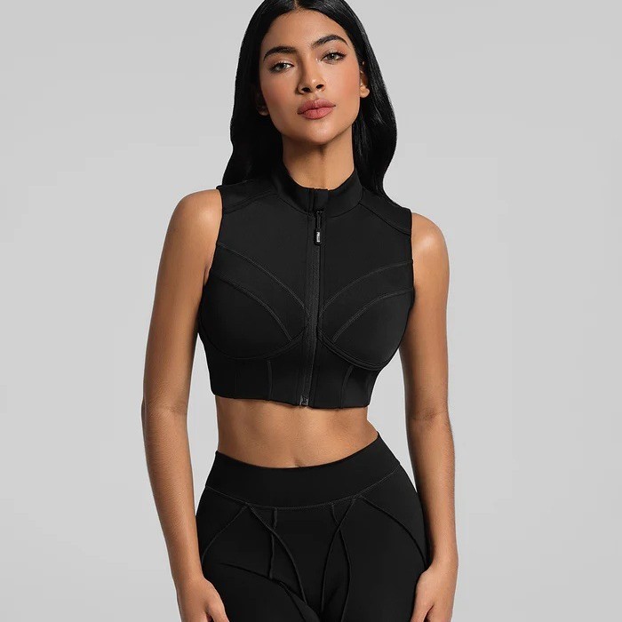 Zippered sports bra with removable breast pads, breathable and supportive, suitable for fitness, running, and yoga.