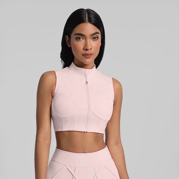 Zippered sports bra with removable breast pads, breathable and supportive, suitable for fitness, running, and yoga.