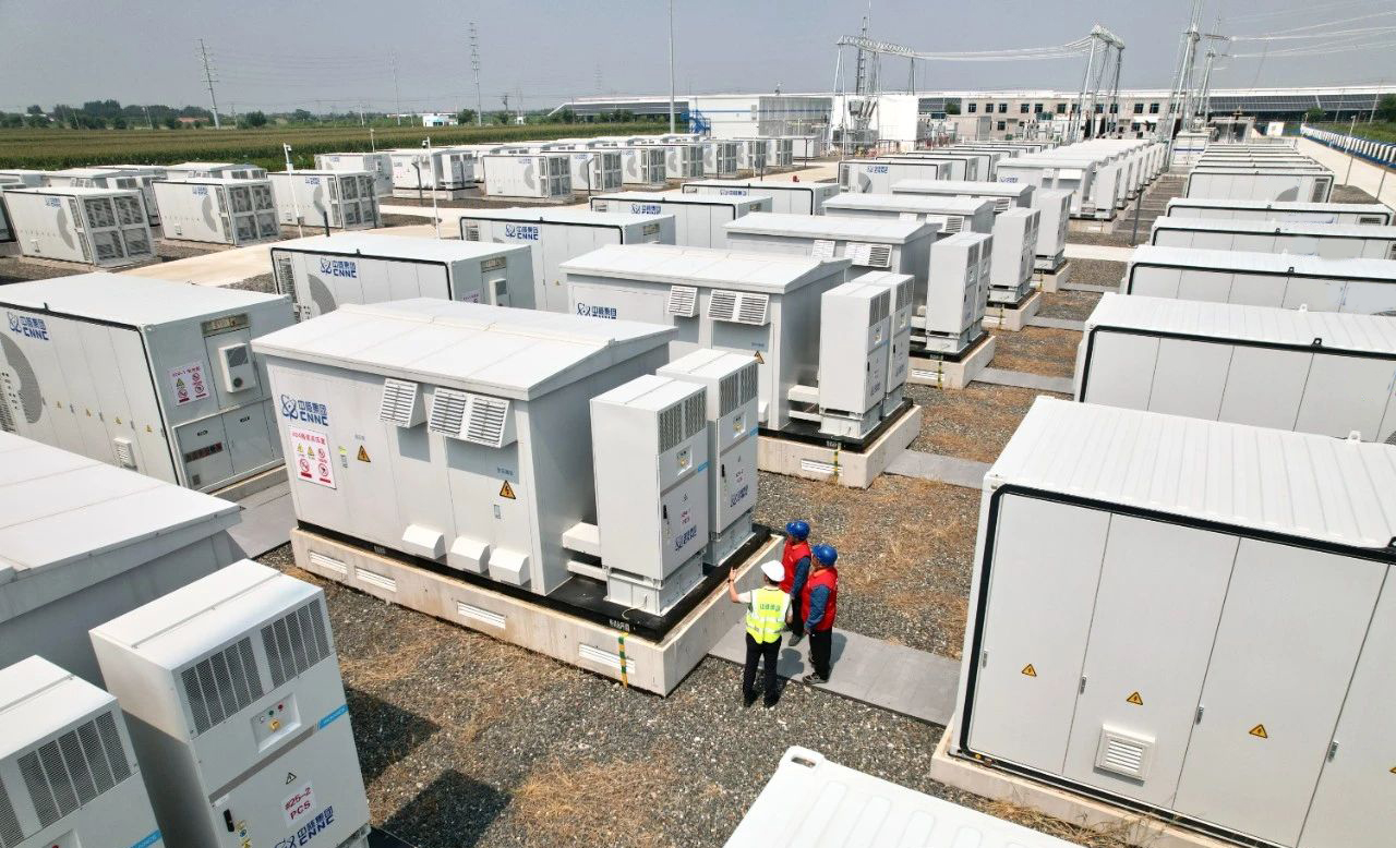 Energy storage technology refers to the process of storing the energy. It can be likened to a large-scale energy buffer, utilizing various storage methods.