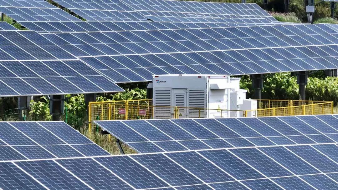 On grid inverters are commonly employed in large-scale photovoltaic power plant systems, in which multiple PV strings in parallel are connected to a centralized inverter's DC input side.