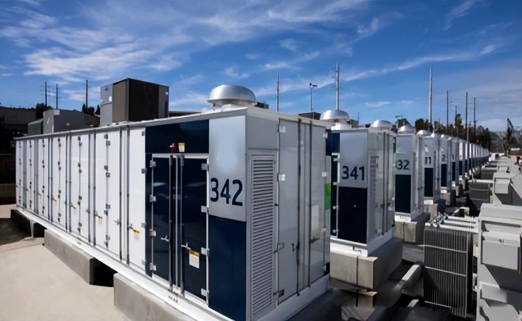 Supercapacitor energy storage is a novel energy storage device that combines features of traditional capacitors and rechargeable batteries. Its structure resembles that of a battery, consisting of four main components: dual electrodes, an electrolyte, current collectors, and a separator.