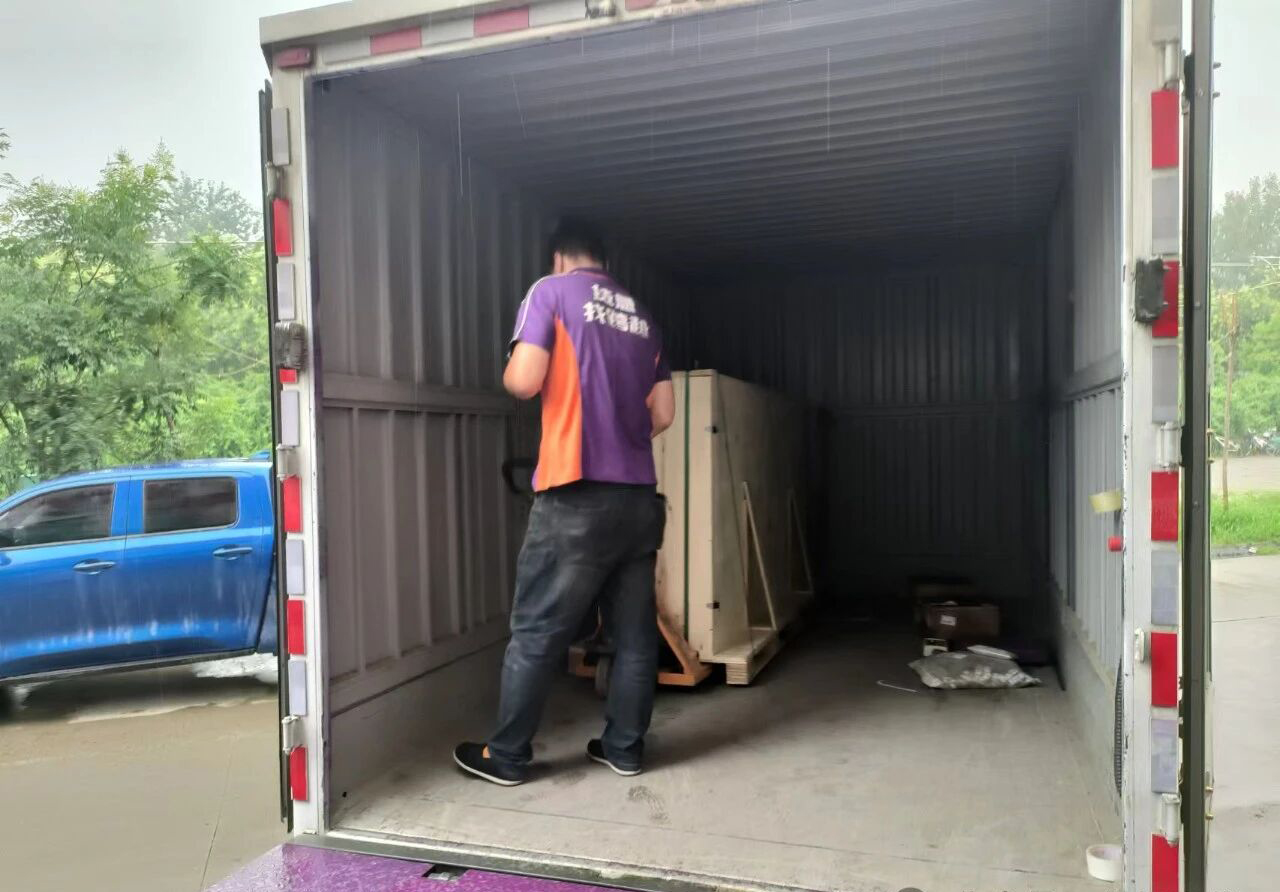 In Zukunft planen wir, mit PV-Installateuren, Vertretern und Händlern in verschiedenen Regionen zusammenzuarbeiten, die möglicherweise lokale Herausforderungen beim Modultransport und bei der Installation lösen können.