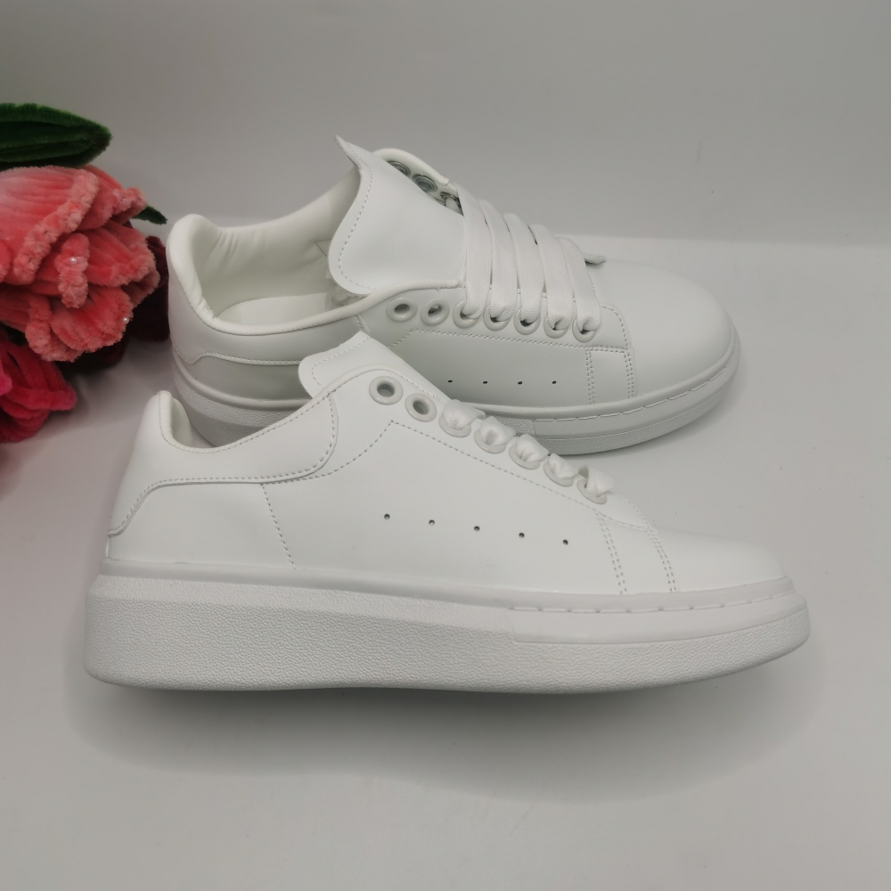 [With Shoe Box]:  Little White Shoes Classic Black and White Thick soled Raised Casual Board Shoes for Men and Women