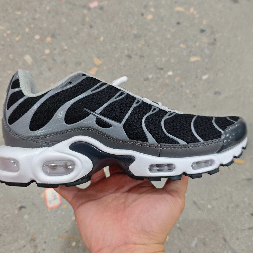 Air Max plus With shoe box