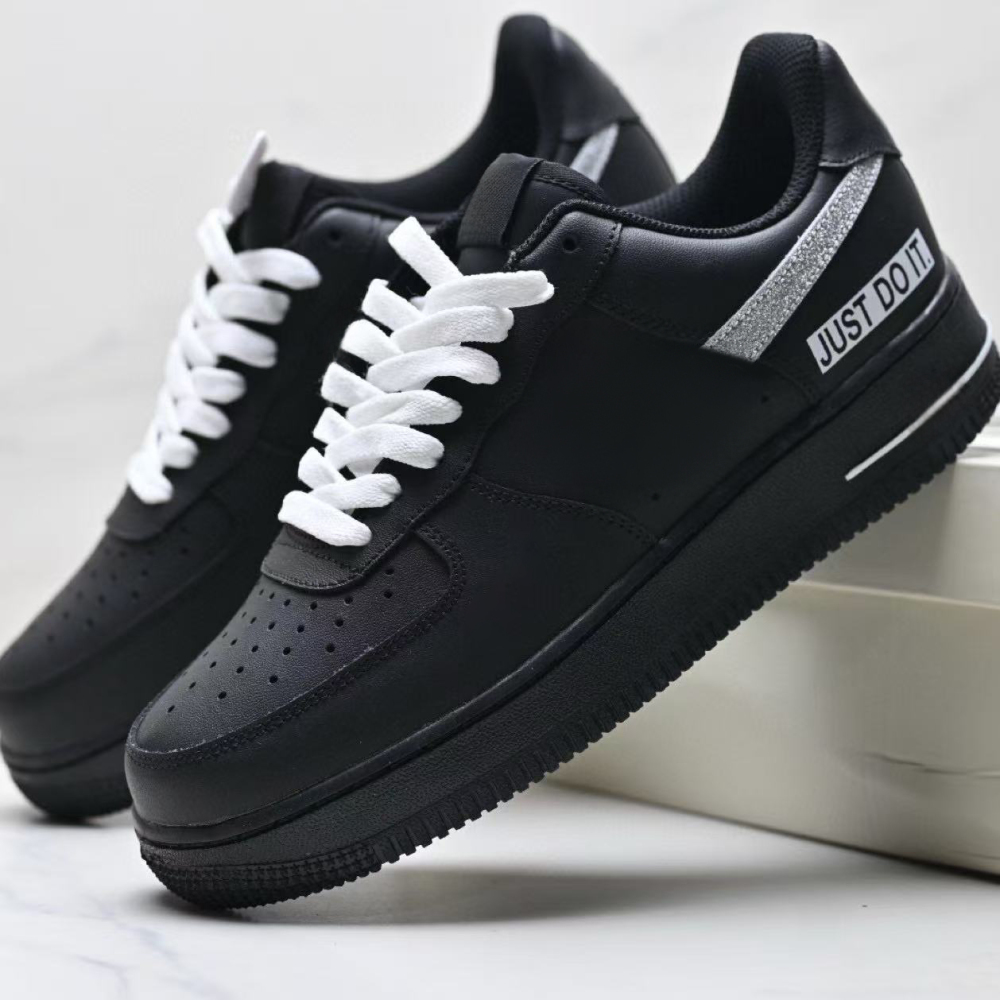 af1 07  With shoe box