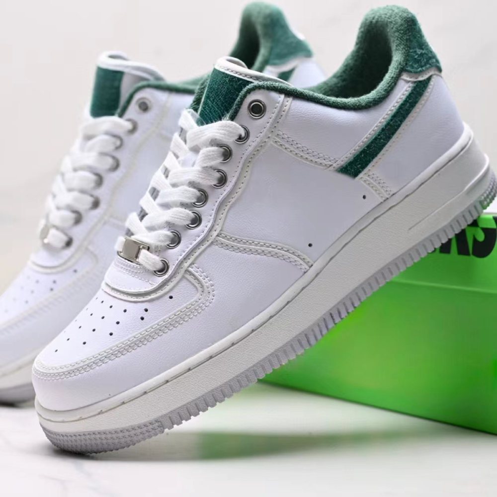 af1 07  With shoe box